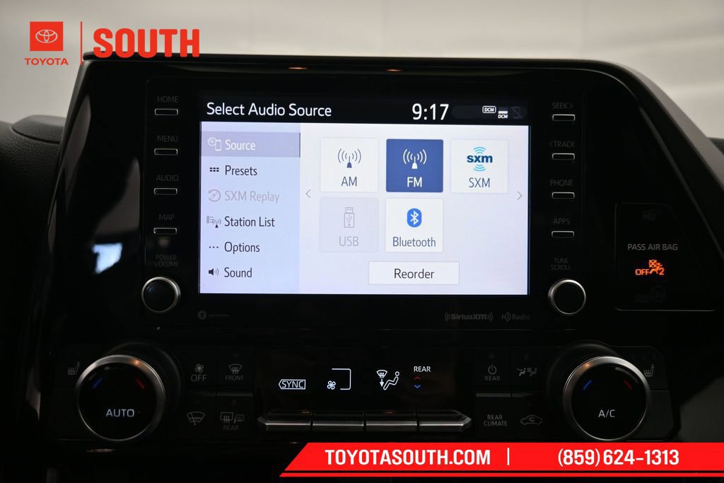 Used 2022 Toyota Highlander XLE AWD/4WD image 15