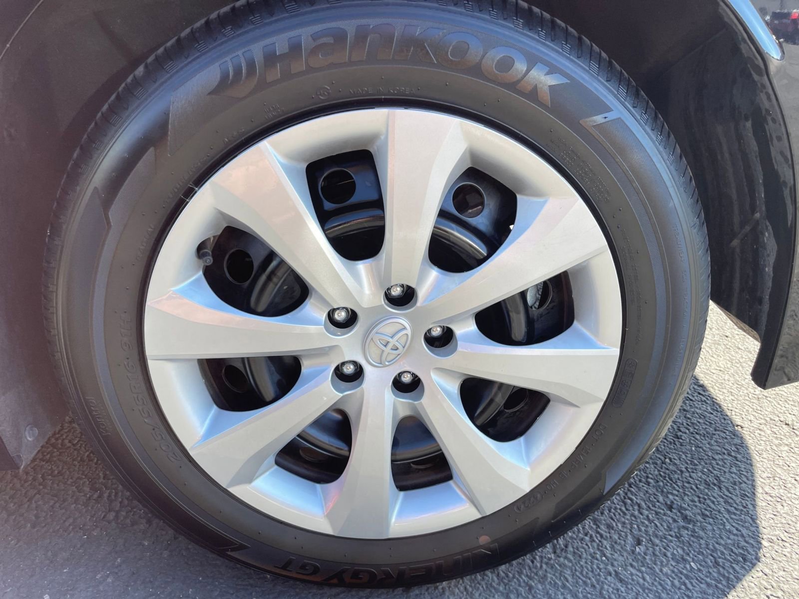 Used 2025 Toyota Corolla LE image 30