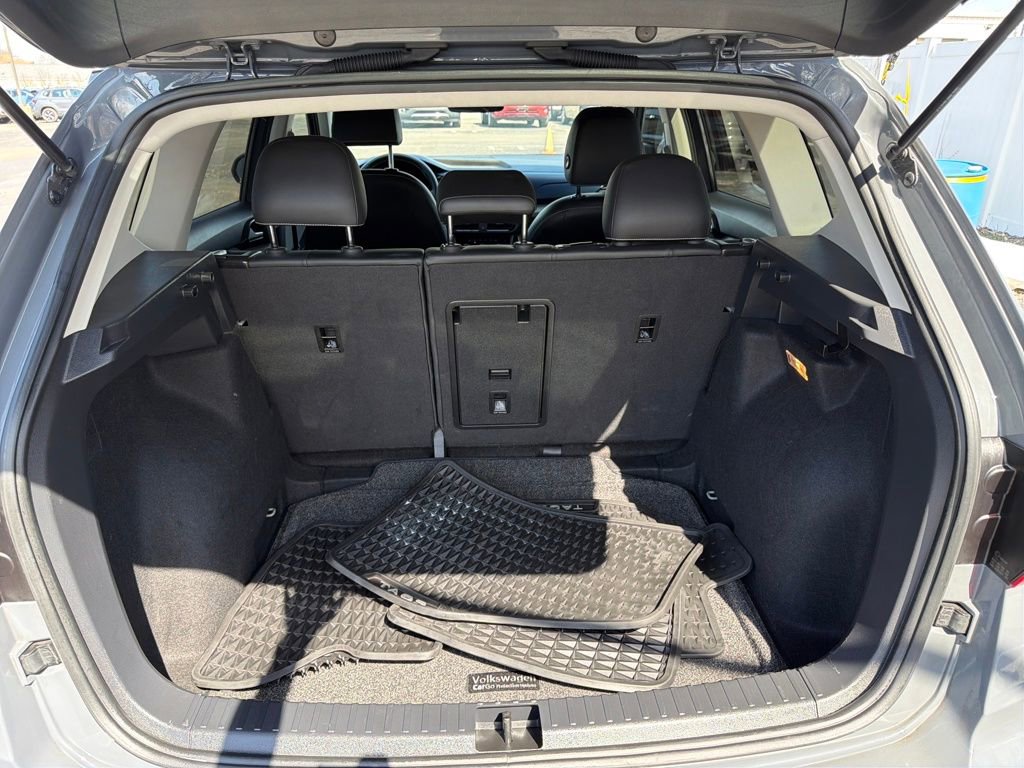 Used 2023 Volkswagen Taos SE image 32