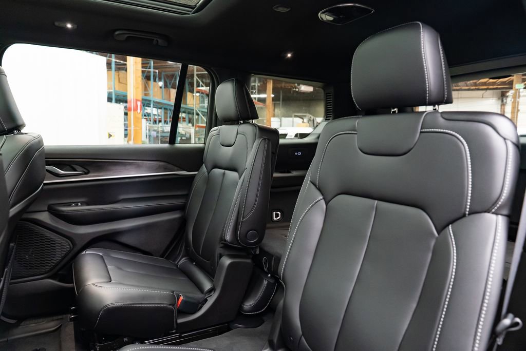 New 2025 Jeep Grand Cherokee L Limited w/ Trailer Tow Package image 28