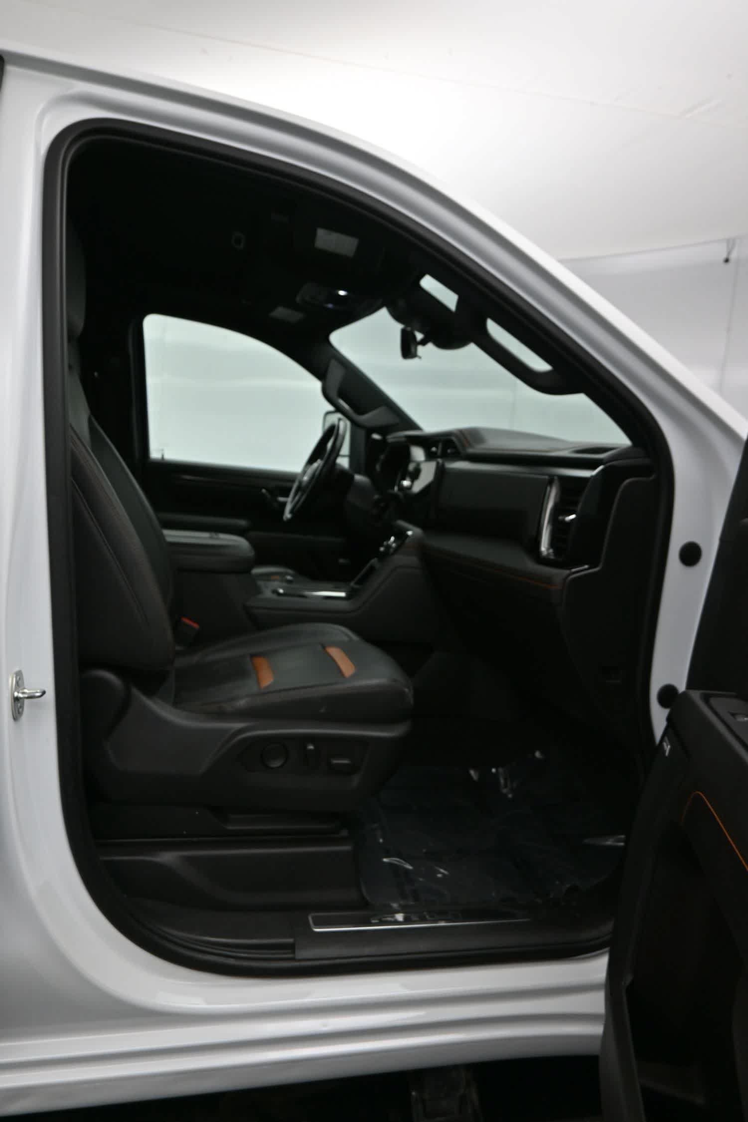 Used 2024 GMC Sierra 2500 AT4 w/ AT4 Premium Plus Package AWD/4WD image 26