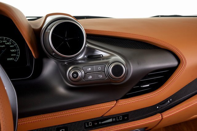 Used 2022 Ferrari F8 Tributo image 38