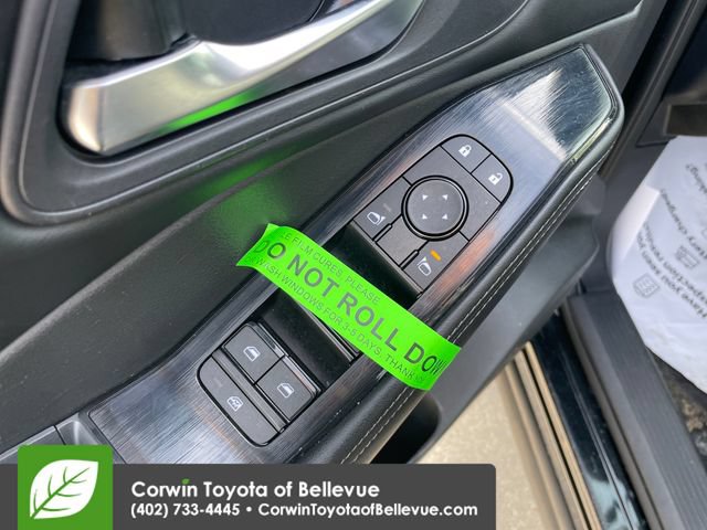 Used 2024 Nissan Rogue SV FWD image 19