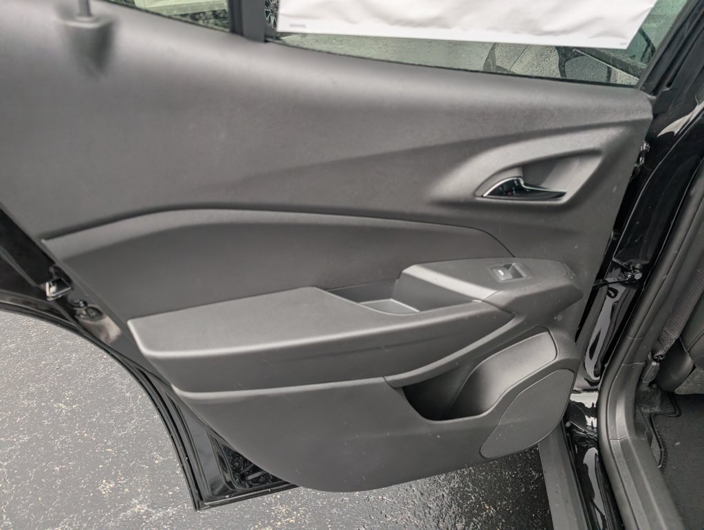 New 2026 Chevrolet Trax RS w/ Sunroof Package FWD image 10