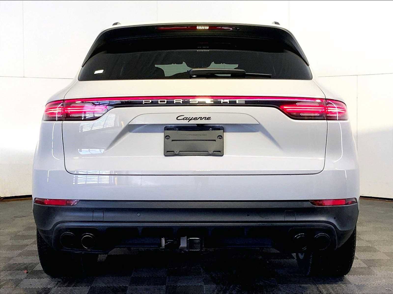 Certified 2022 Porsche Cayenne Platinum Edition image 11