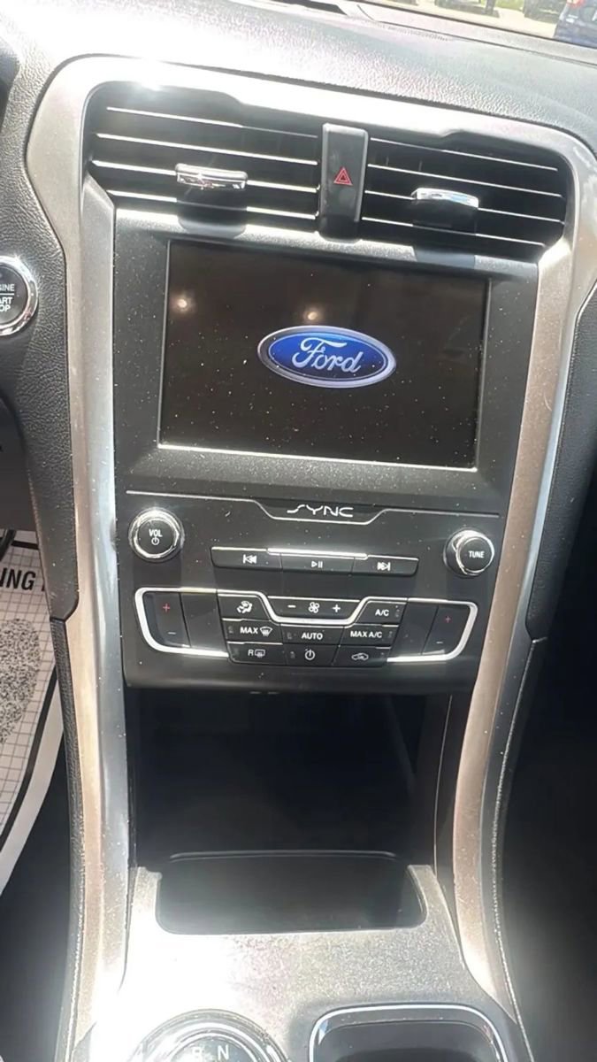 Used 2020 Ford Fusion SE image 17