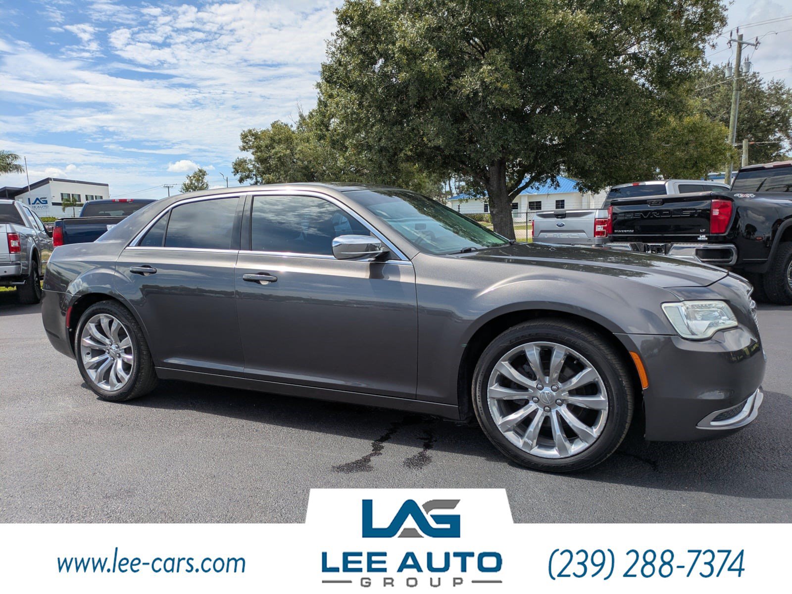 Used 2019 Chrysler 300 Touring w/ Chrome Appearance Package RWD image 1