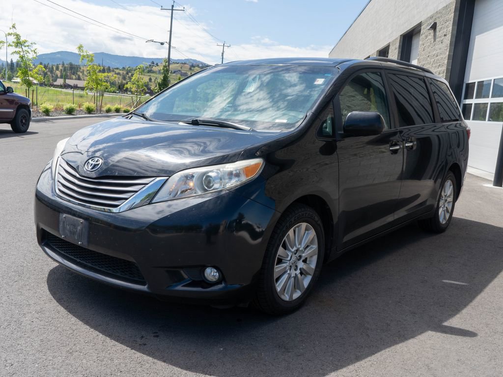 Used 2015 Toyota Sienna XLE w/ XLE Navigation Package AWD/4WD image 3