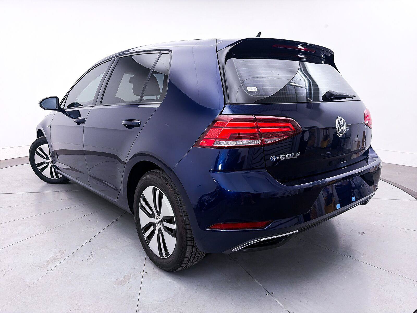 Used 2019 Volkswagen e-Golf SE w/ Driver Assistance Package FWD image 2