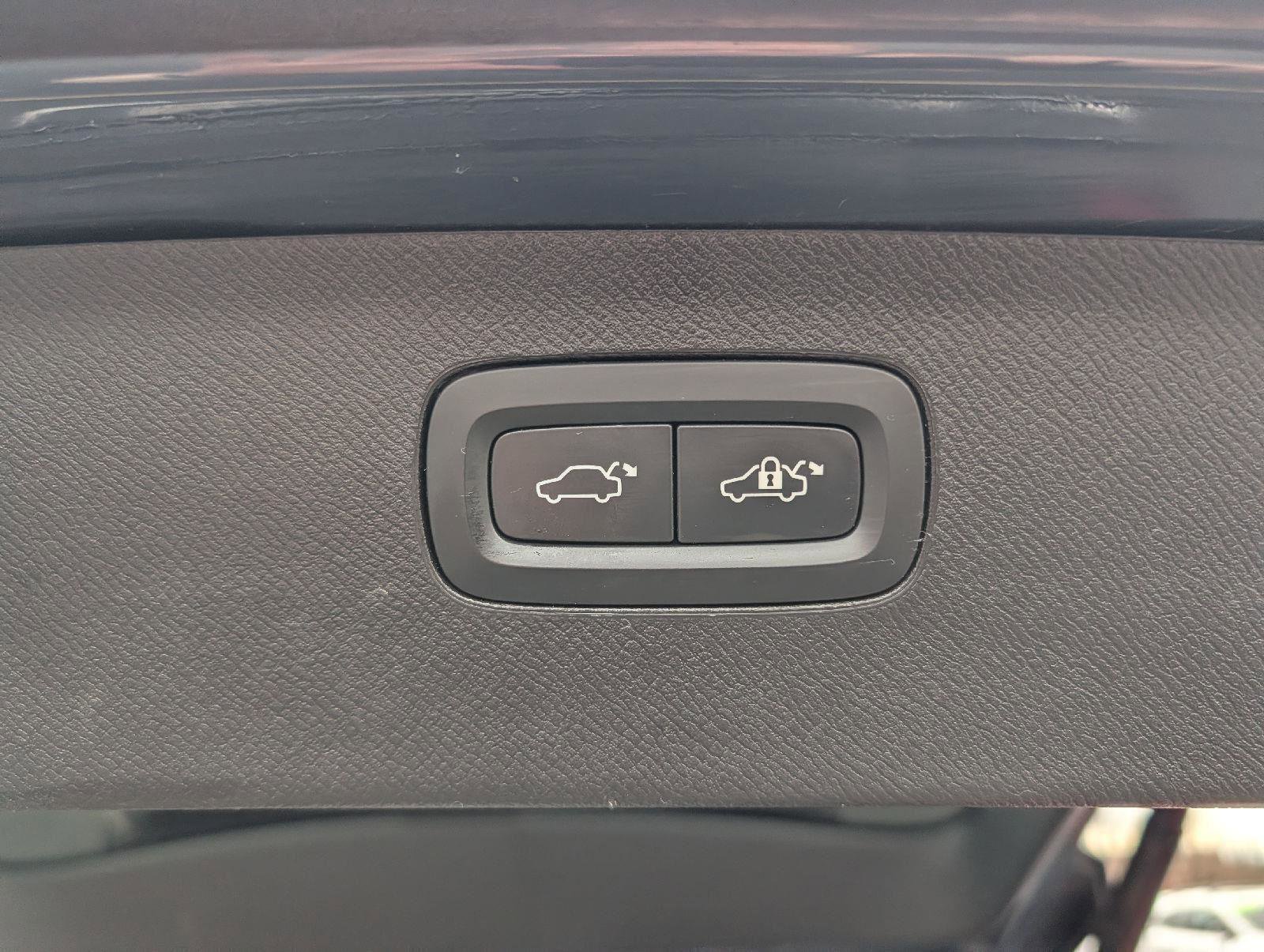 Used 2023 Volvo XC90 B6 Plus w/ Protection Package image 24