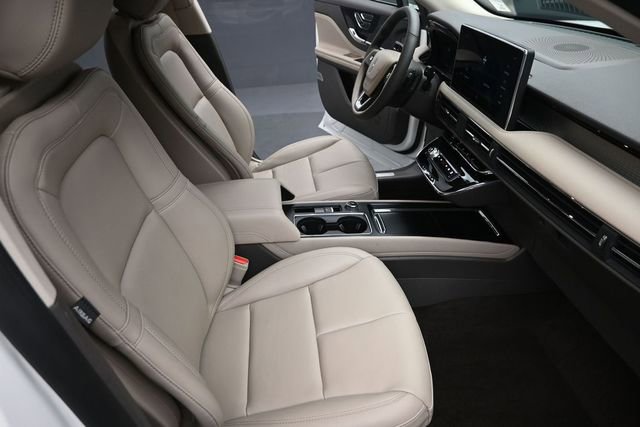Used 2023 Lincoln Corsair AWD image 27