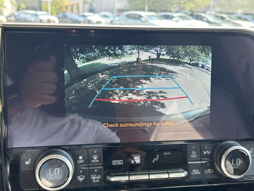 Used 2023 Toyota Highlander XLE FWD image 14