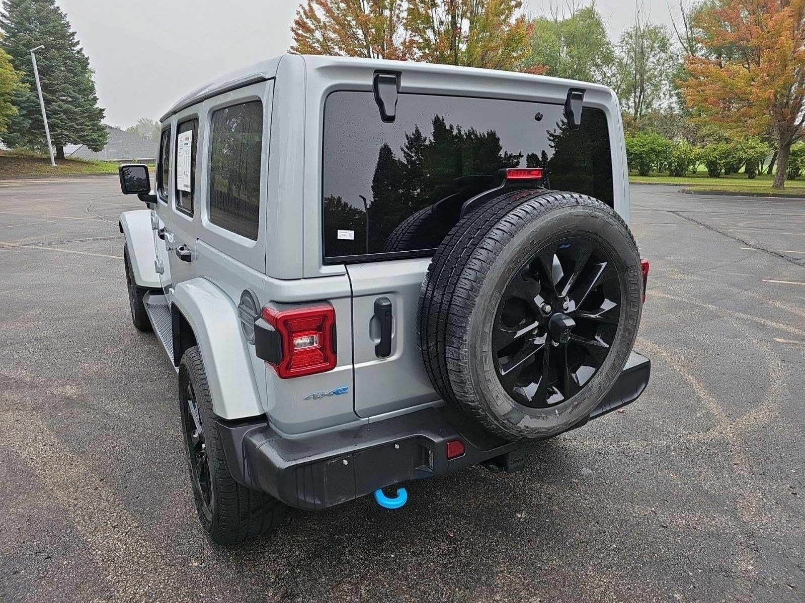 Used 2023 Jeep Wrangler Unlimited Sahara w/ Cold Weather Group AWD/4WD image 3