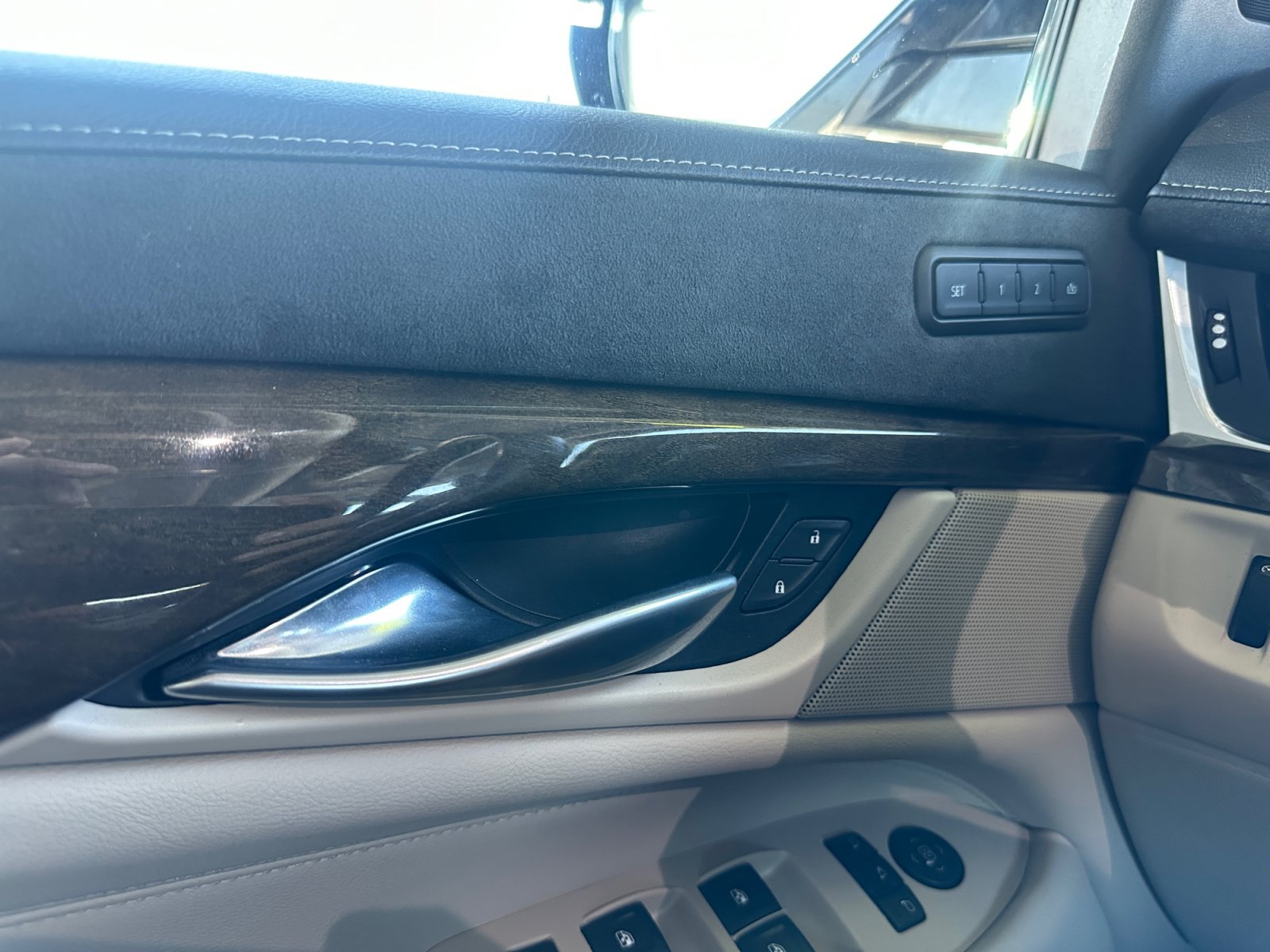 Used 2020 Cadillac Escalade Luxury AWD/4WD image 19