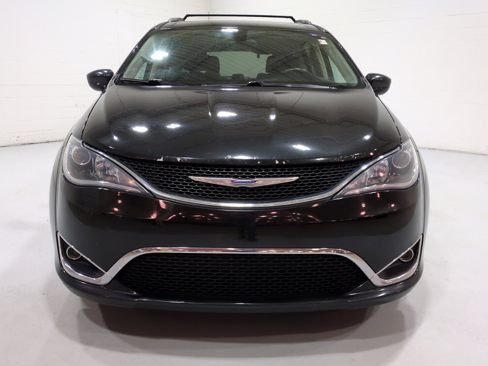 Used 2018 Chrysler Pacifica Touring-L FWD image 8