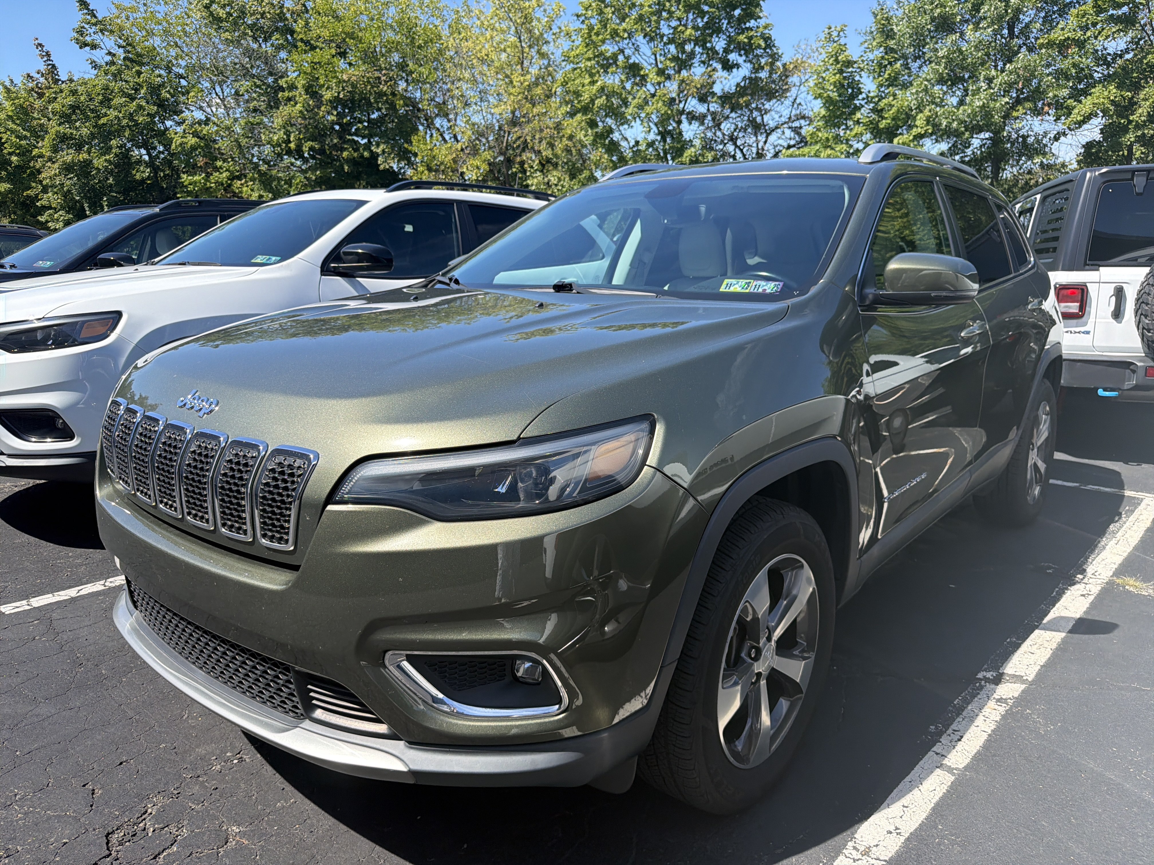 Used 2020 Jeep Cherokee Limited AWD/4WD image 3