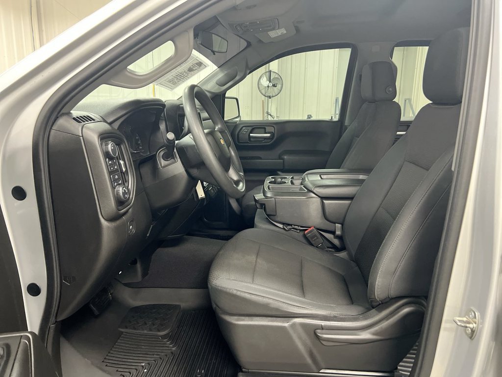 Used 2020 Chevrolet Silverado 1500 Custom w/ Custom Value Package AWD/4WD image 19