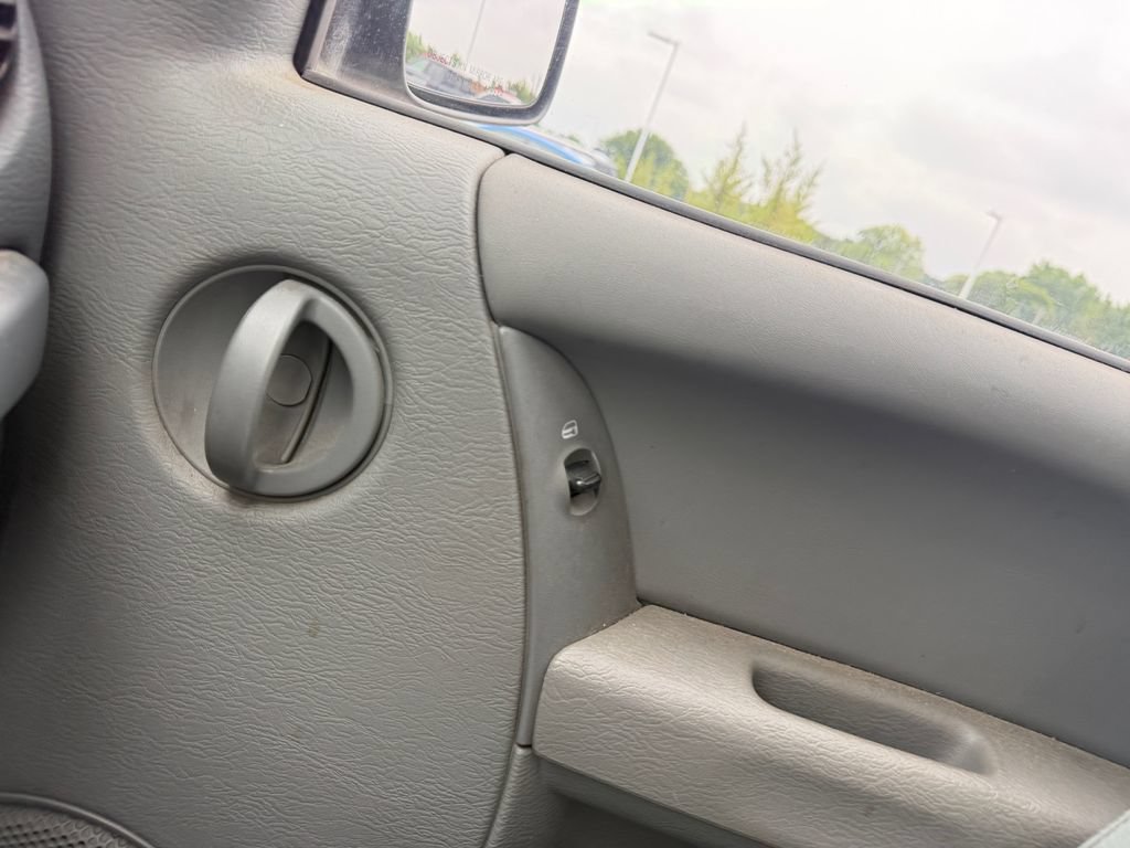 Used 2006 Jeep Liberty Sport AWD/4WD image 31