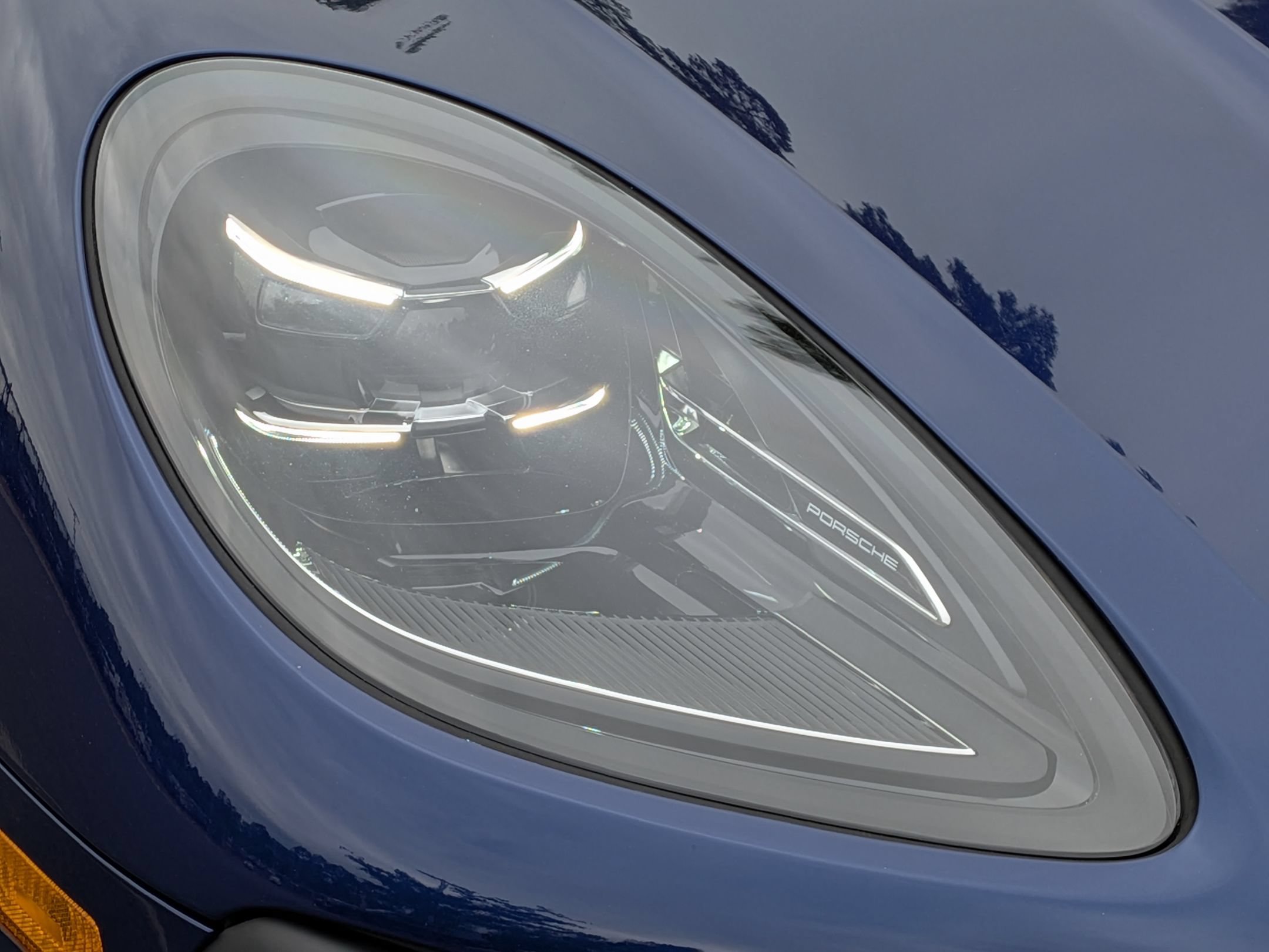 Certified 2025 Porsche Macan Turbo AWD/4WD image 33