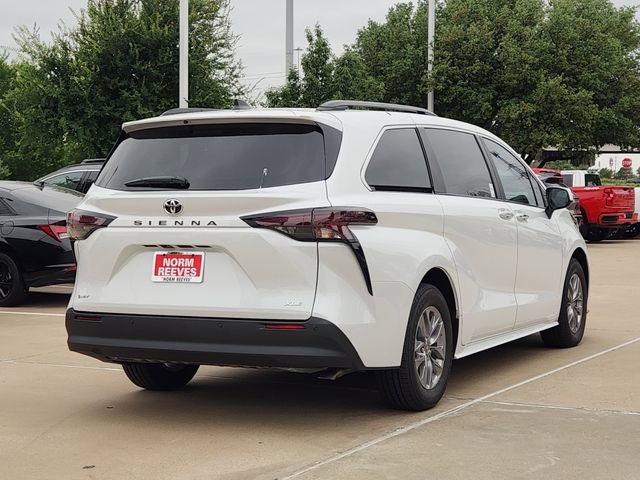 New 2026 Toyota Sienna XLE FWD image 3