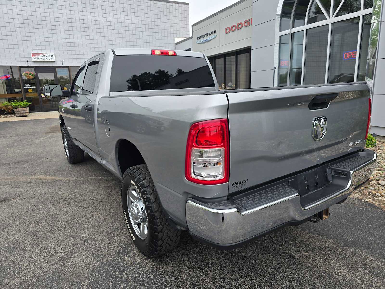 Used 2022 RAM 3500 Tradesman w/ Chrome Appearance Group AWD/4WD image 4