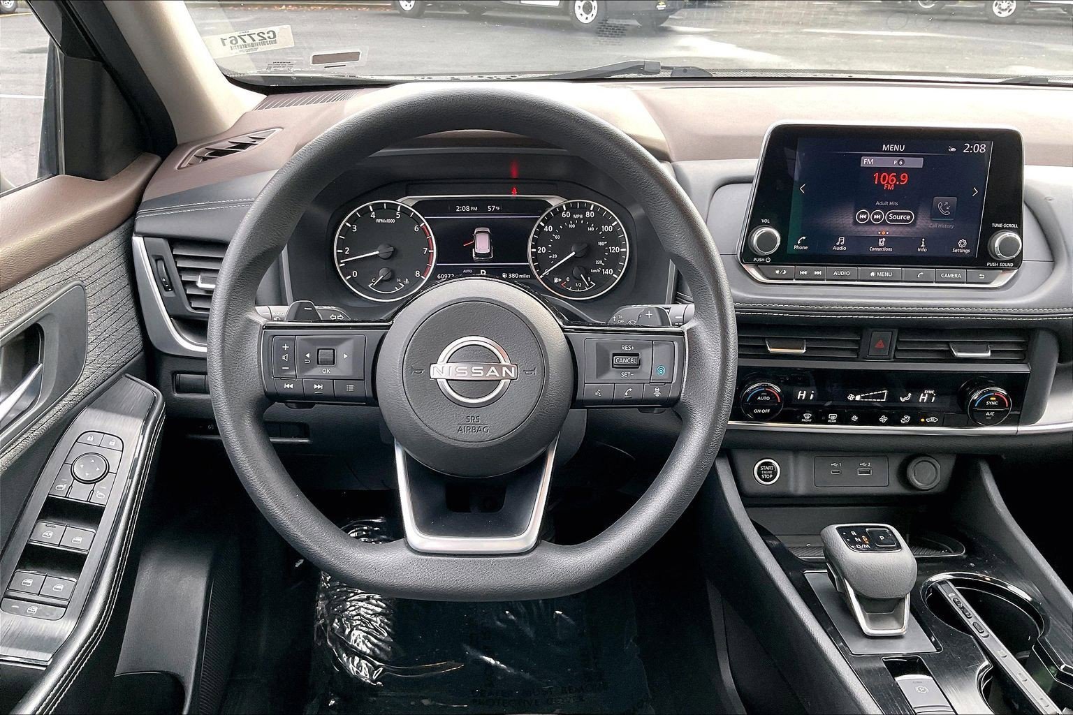 Used 2023 Nissan Rogue SV image 5