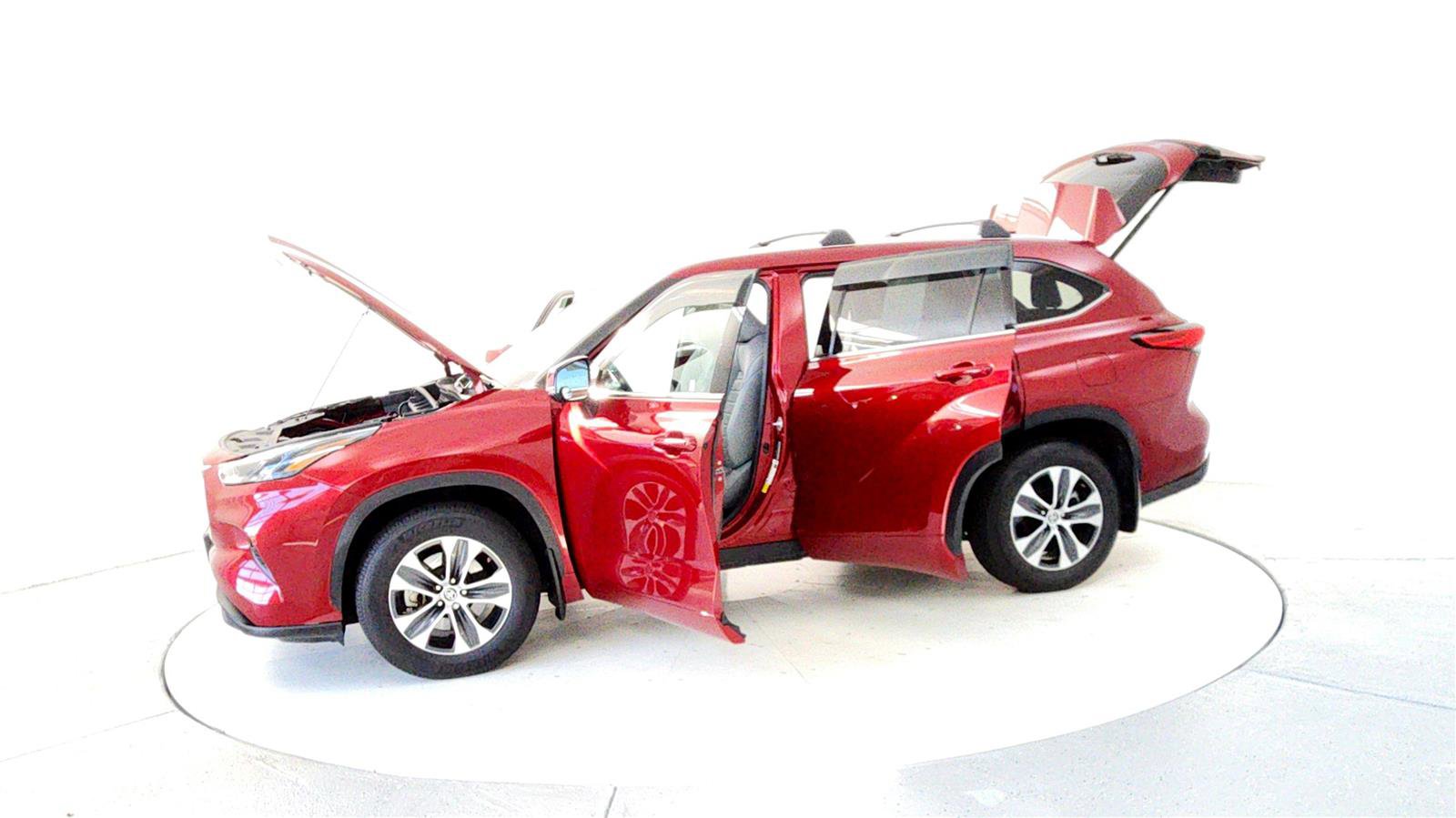 Certified 2022 Toyota Highlander XLE image 10