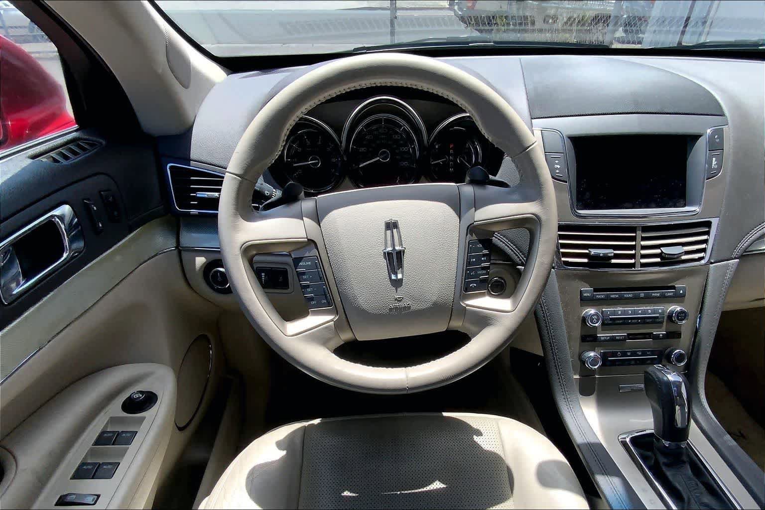 Used 2010 Lincoln MKT 2WD image 15