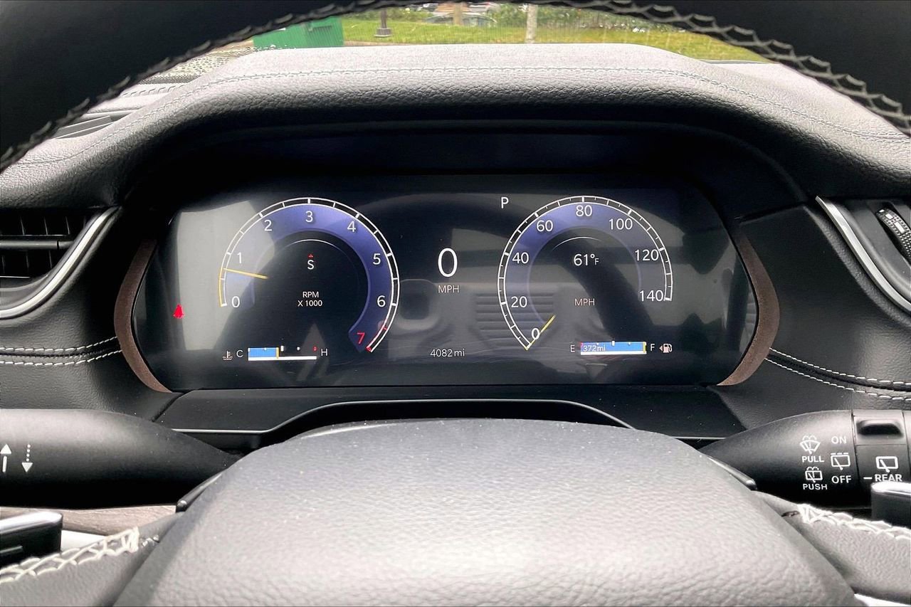 Certified 2025 Jeep Grand Cherokee Limited w/ Black Appearance Package image 11