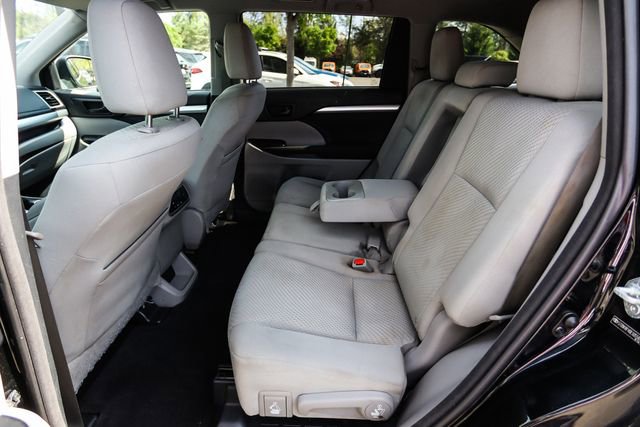 Used 2014 Toyota Highlander LE AWD/4WD image 35