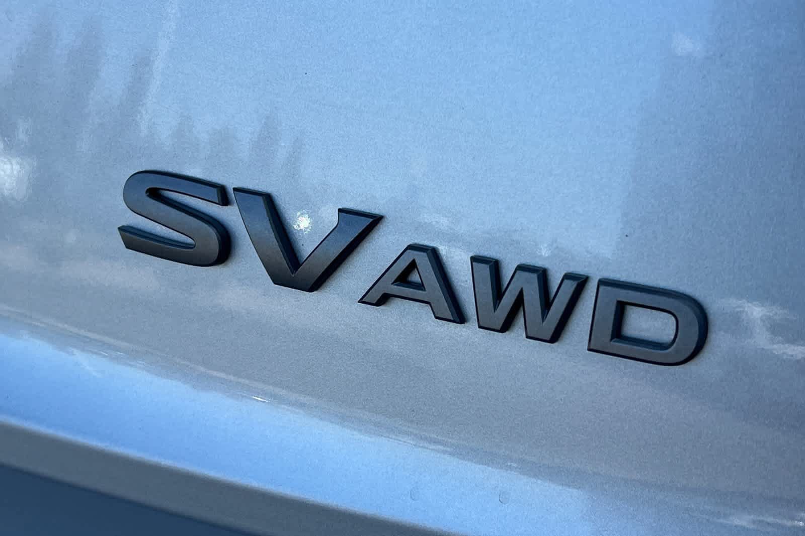 Used 2024 Nissan Rogue SV AWD/4WD image 3