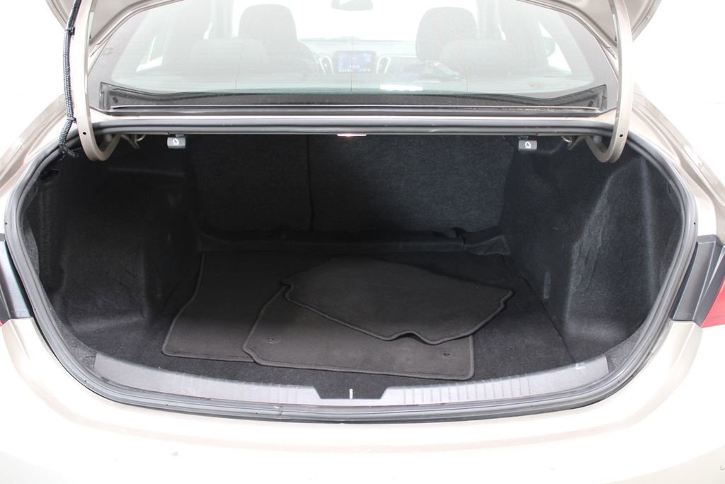 Used 2024 Chevrolet Malibu LT image 14