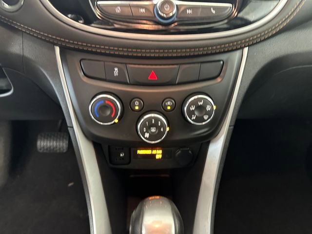 Used 2022 Chevrolet Trax LT w/ LT Convenience Package image 23