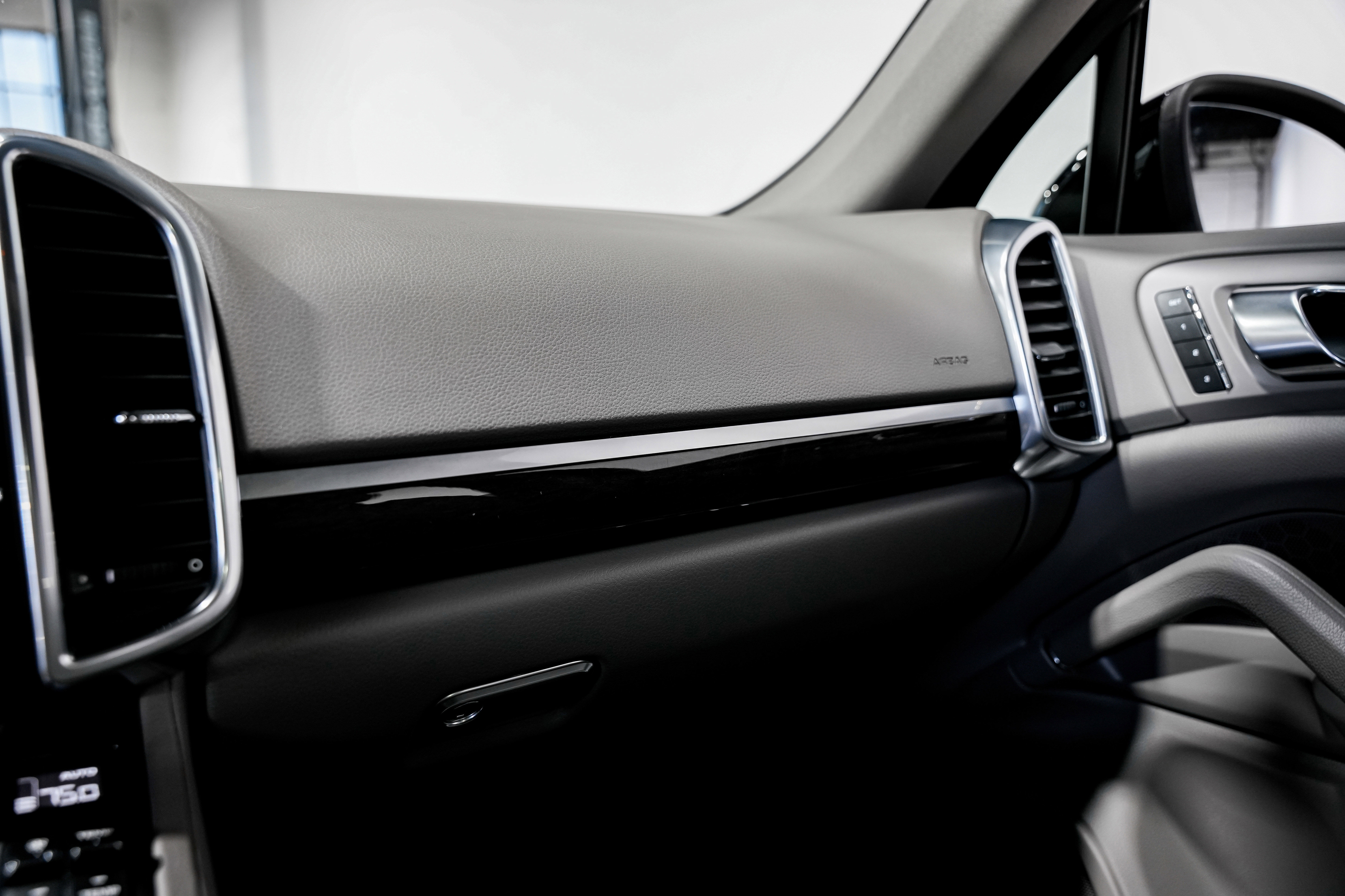 Used 2013 Porsche Cayenne Diesel image 16