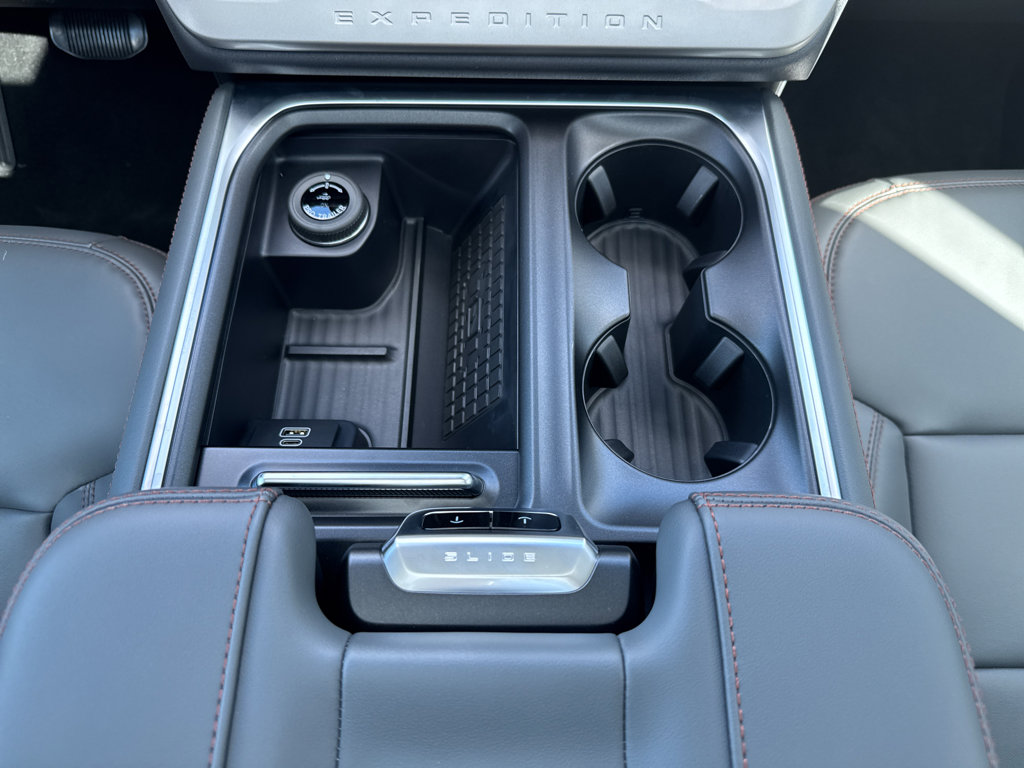 New 2025 Ford Expedition Active image 25