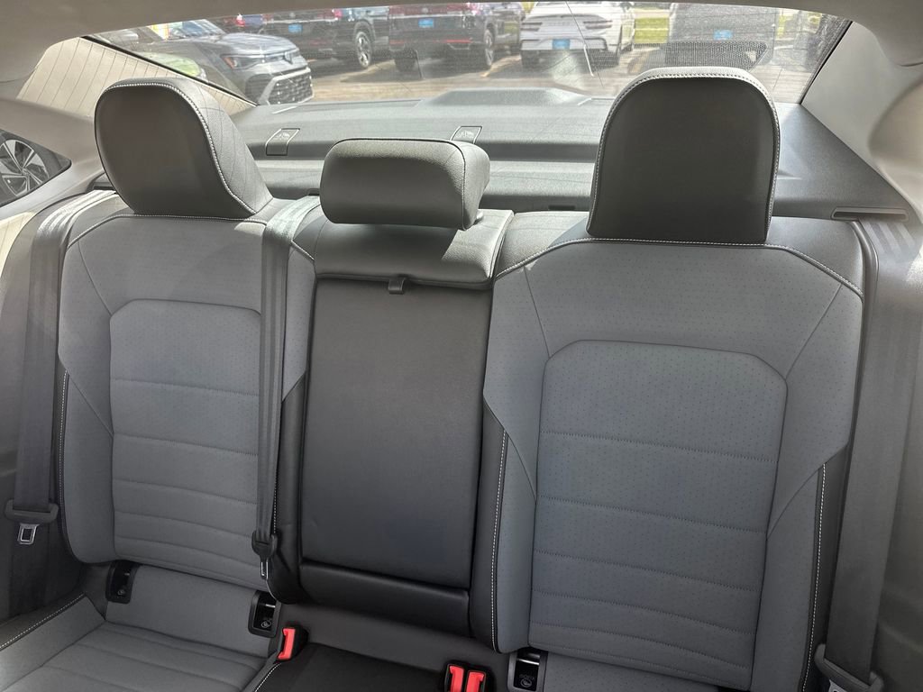 Used 2025 Volkswagen Jetta SE w/ Sunroof Package FWD image 26