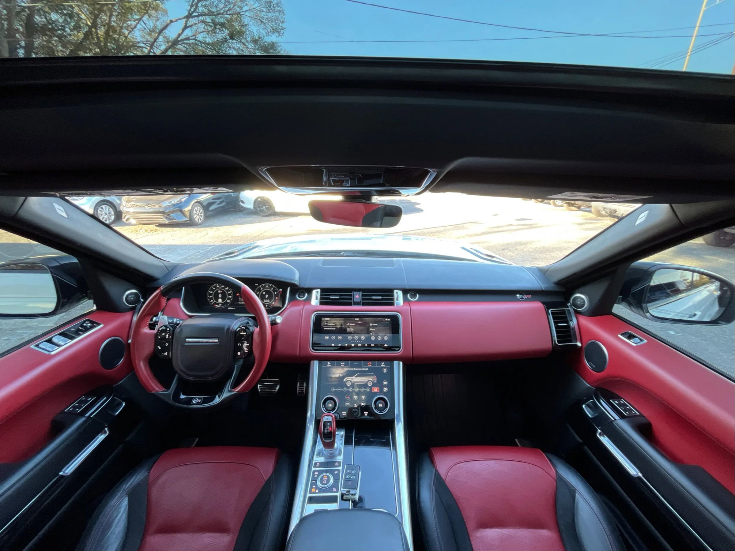 Used 2022 Land Rover Range Rover Sport SVR image 32