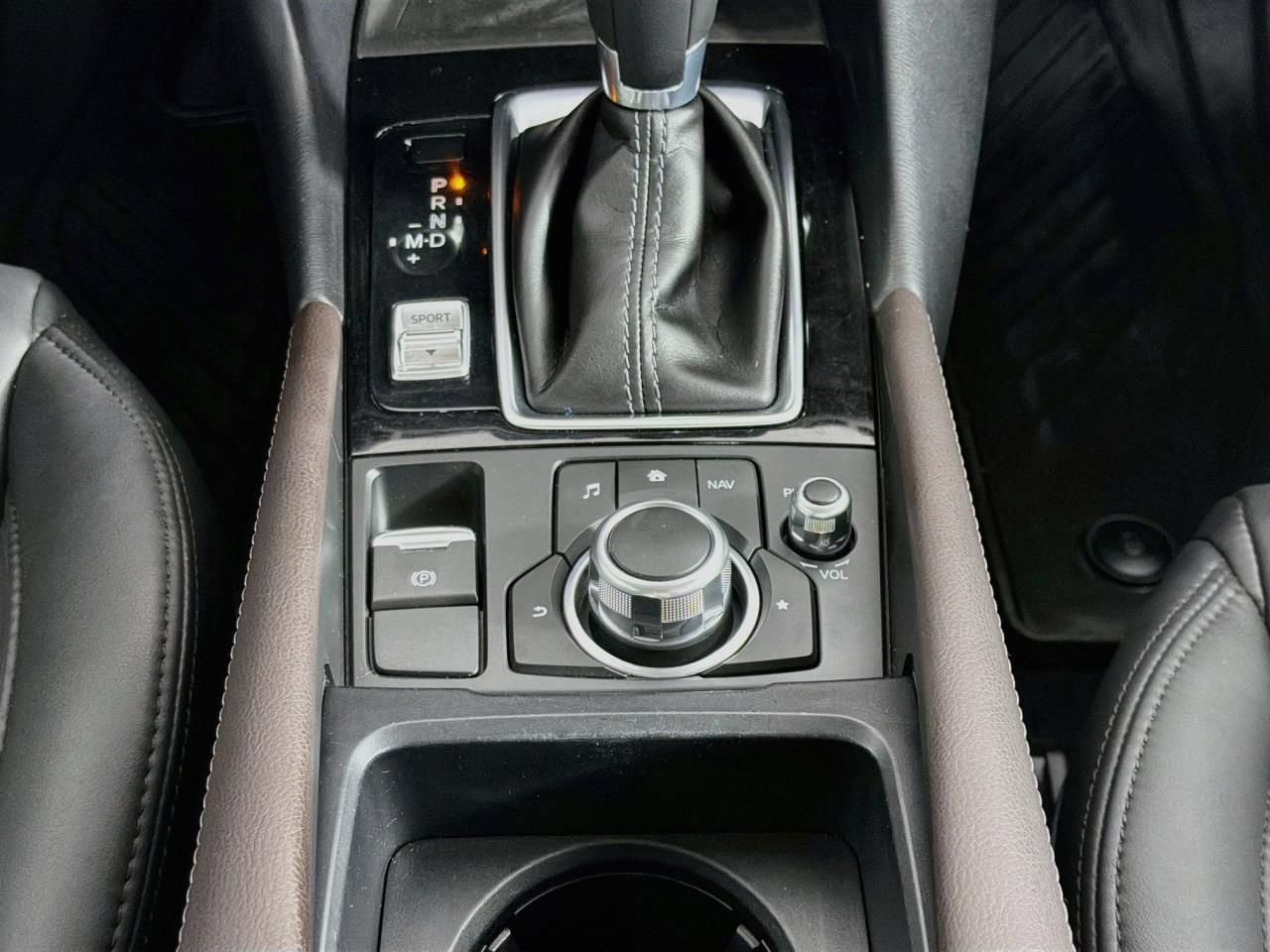 Used 2018 MAZDA MAZDA3 Touring FWD image 18