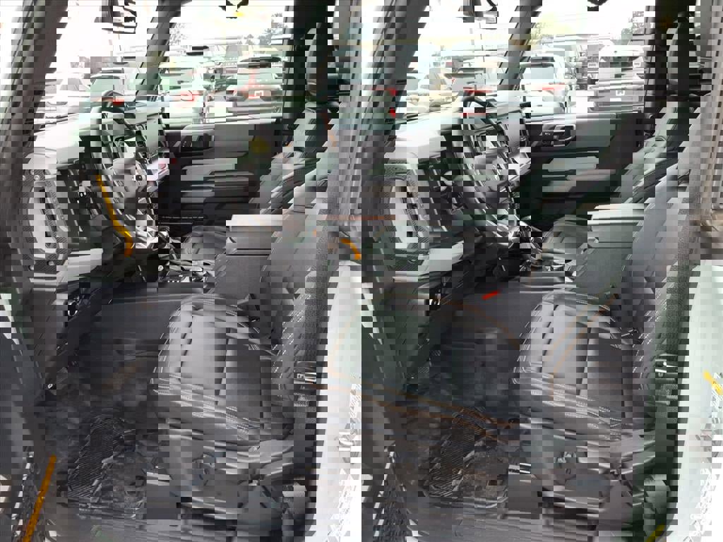 Used 2023 Ford Bronco Badlands image 13