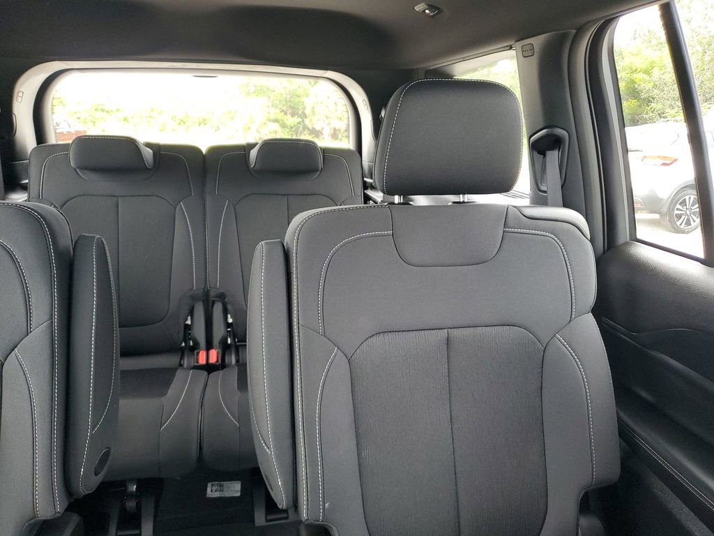 Used 2025 Jeep Grand Cherokee L Laredo w/ Luxury Tech Group I image 14