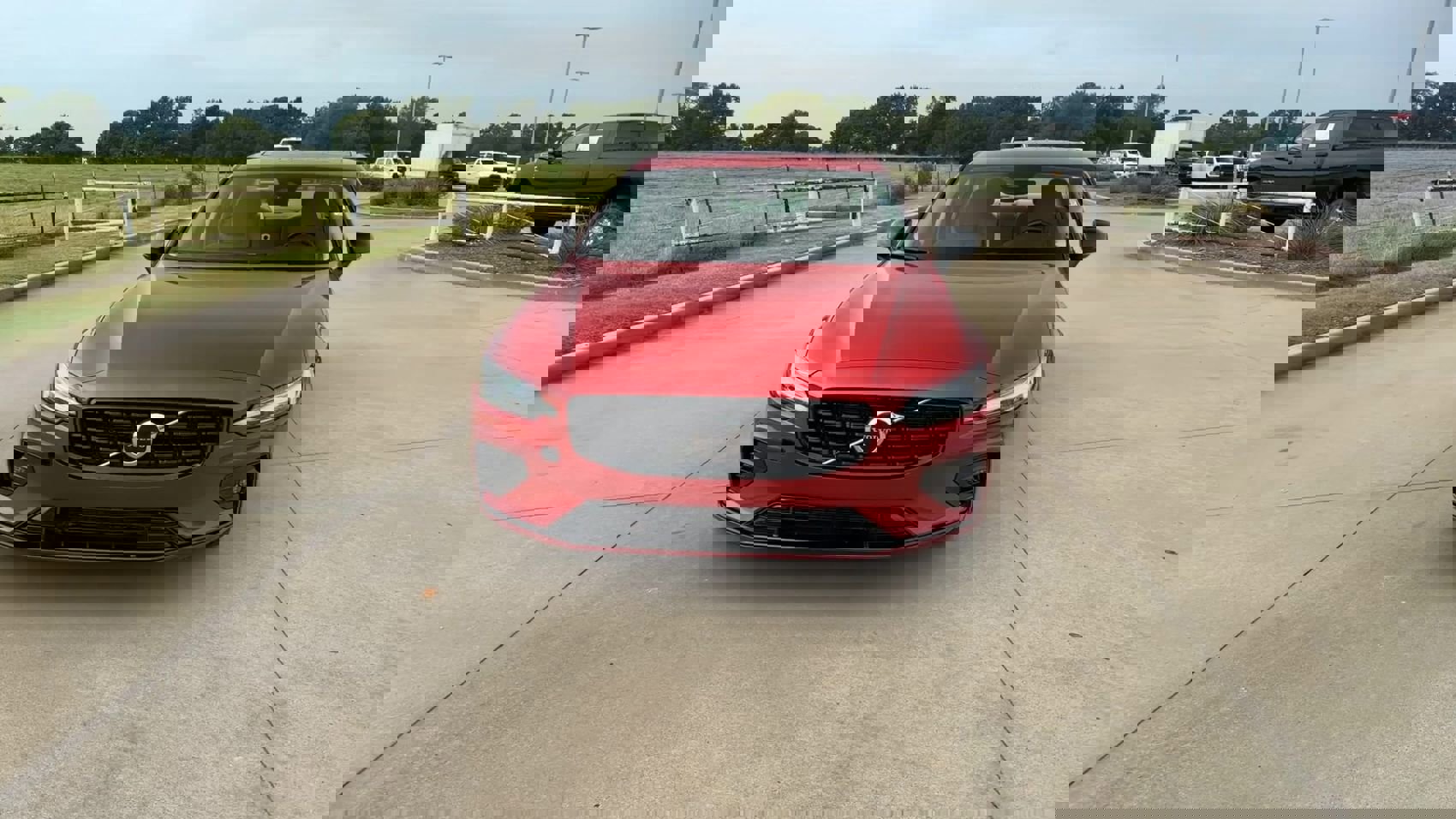 Used 2024 Volvo S60 B5 Core image 3