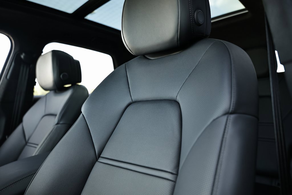 New 2026 Porsche Cayenne Turbo image 24