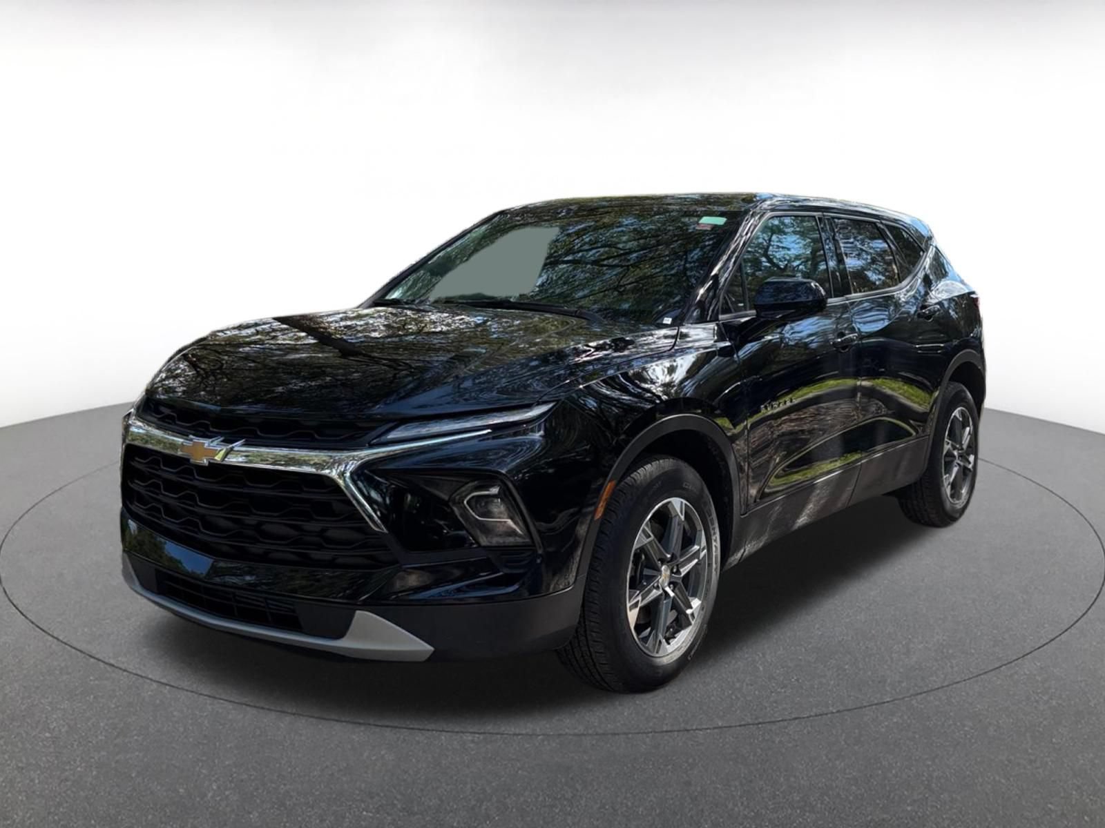 Used 2026 Chevrolet Blazer LT FWD image 4