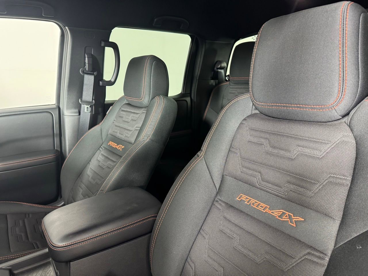 Used 2025 Nissan Frontier PRO-4X AWD/4WD image 10