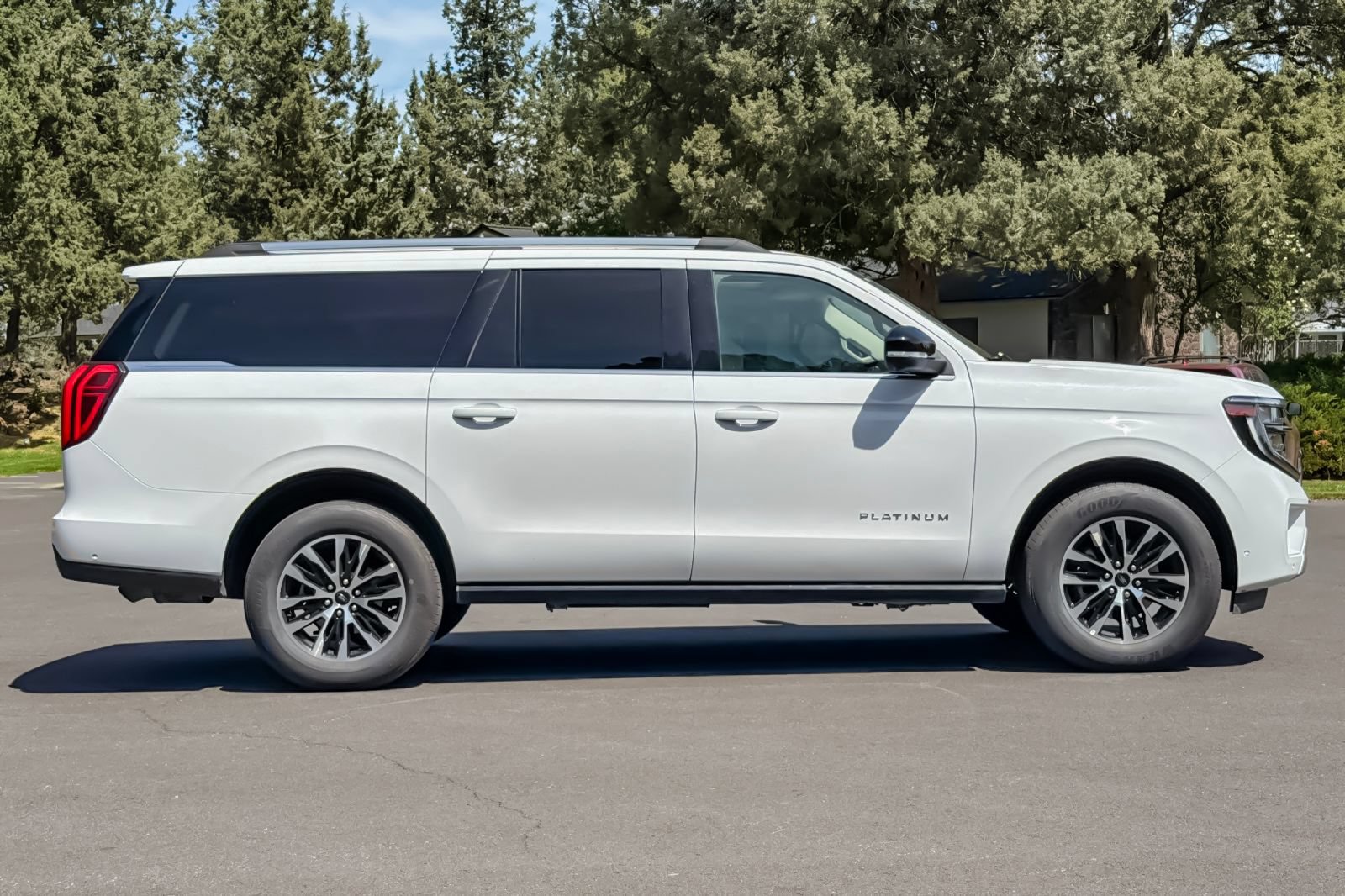 Used 2025 Ford Expedition Max Platinum AWD/4WD video 3