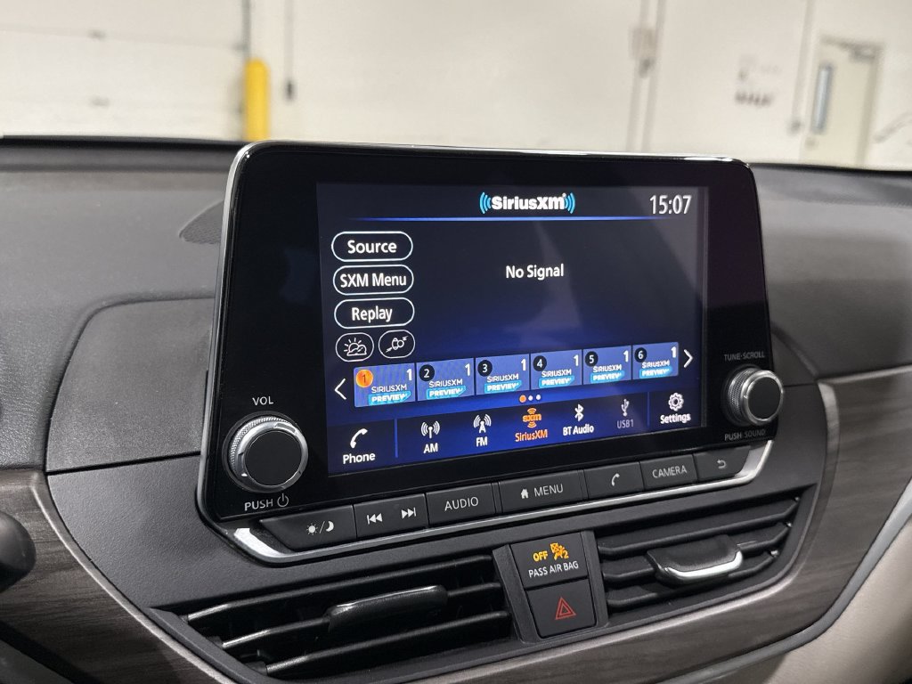 Used 2025 Nissan Altima 2.5 SV FWD image 14