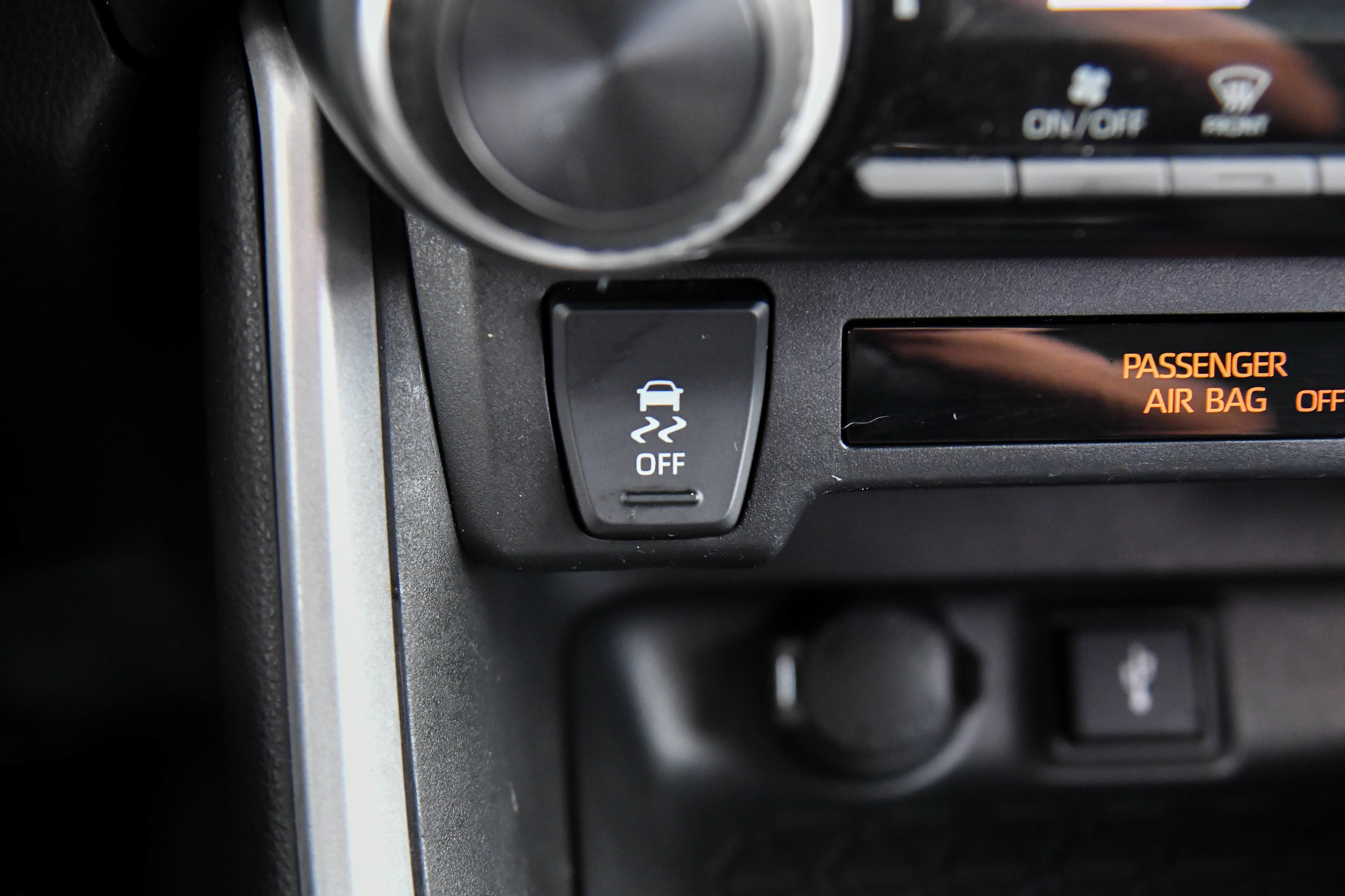 Used 2021 Toyota RAV4 LE FWD image 21