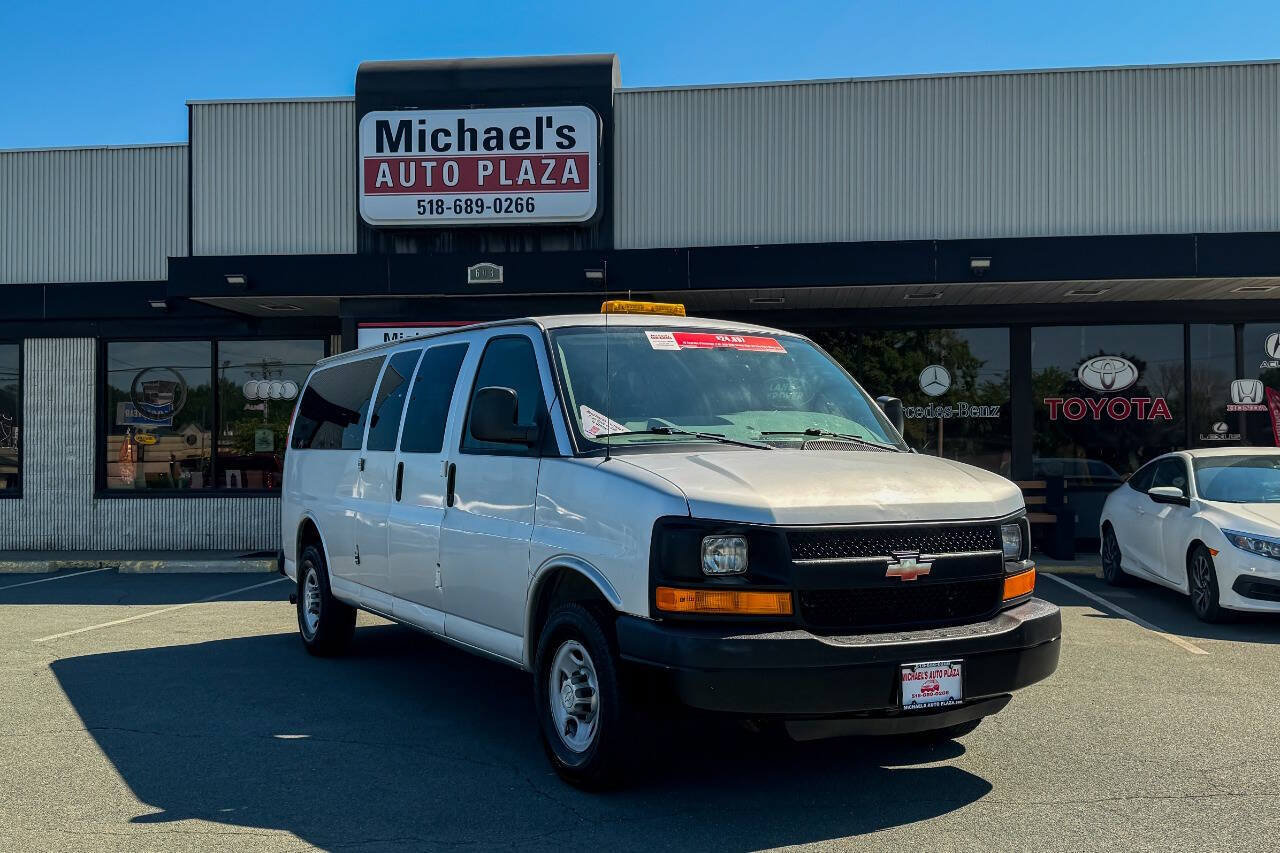 Used 2016 Chevrolet Express 3500 LS RWD image 2