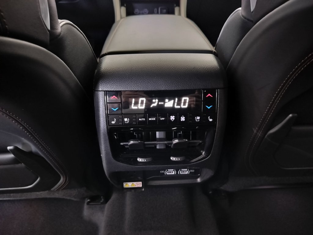 Used 2024 Jeep Grand Cherokee L Summit AWD/4WD image 24