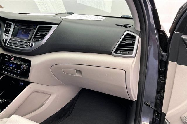 Used 2017 Hyundai Tucson Value AWD/4WD image 16